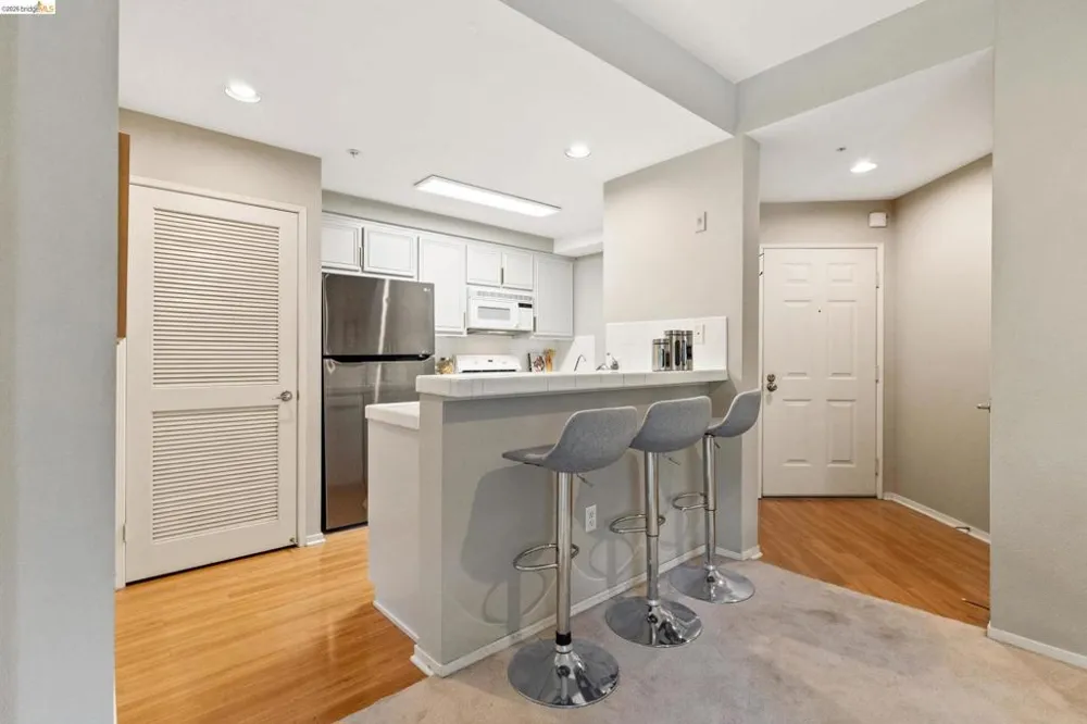 200 Caldecott Ln #206 Oakland, CA 94618