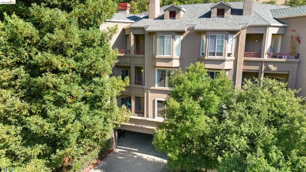 200 Caldecott Ln #206 Oakland, CA 94618