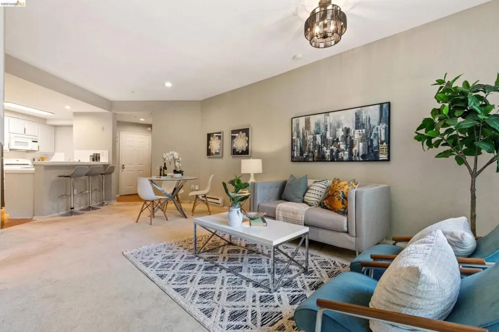 200 Caldecott Ln #206 Oakland, CA 94618