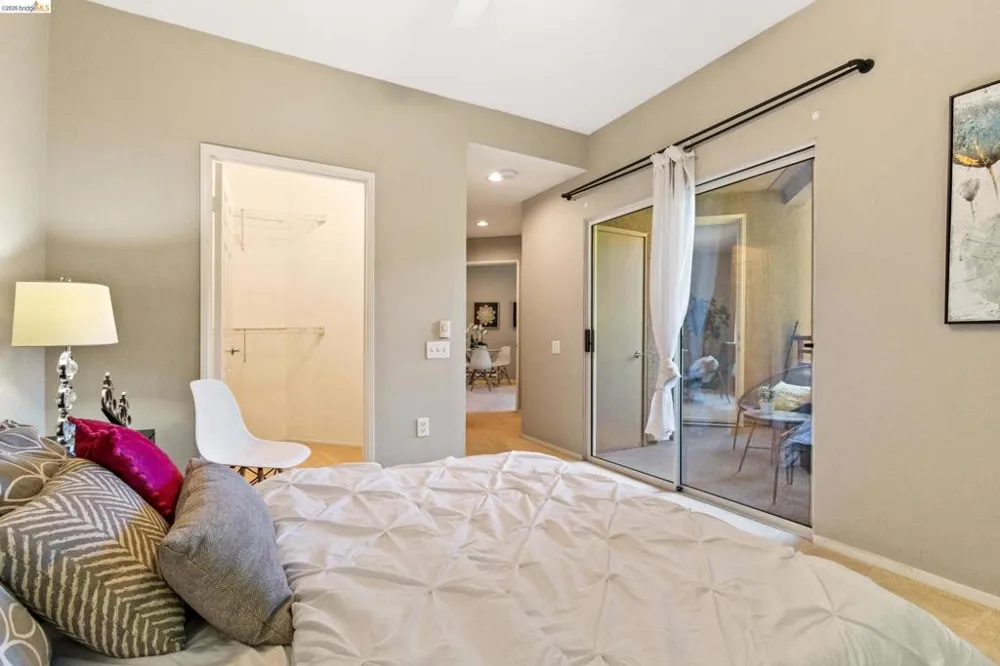 200 Caldecott Ln #206 Oakland, CA 94618