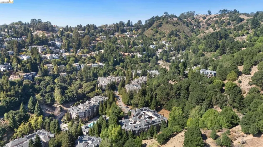 200 Caldecott Ln #206 Oakland, CA 94618