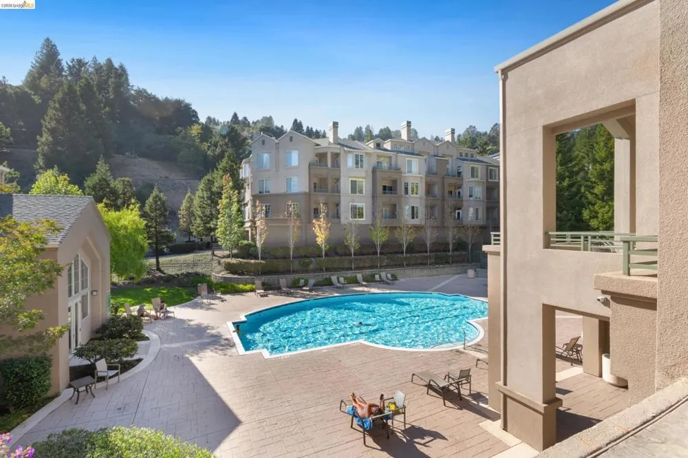 200 Caldecott Ln #206 Oakland, CA 94618