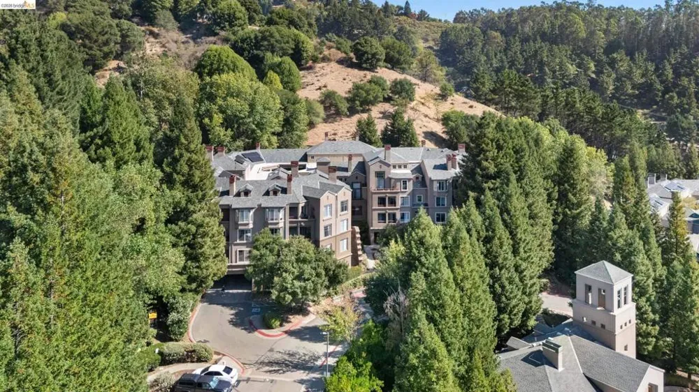 200 Caldecott Ln #206 Oakland, CA 94618