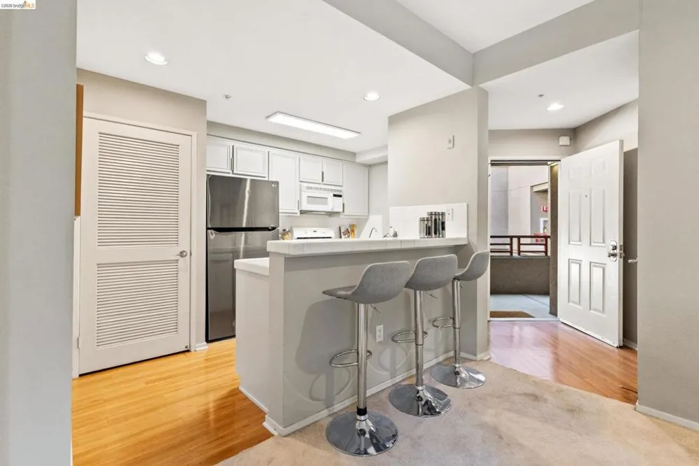 200 Caldecott Ln #206 Oakland, CA 94618