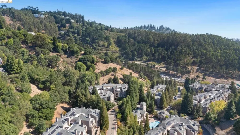 200 Caldecott Ln #206 Oakland, CA 94618
