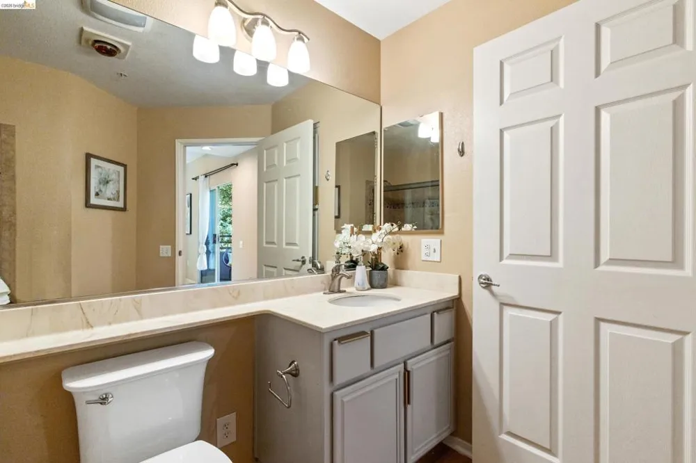 200 Caldecott Ln #206 Oakland, CA 94618