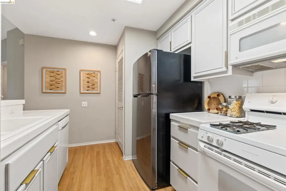 200 Caldecott Ln #206 Oakland, CA 94618