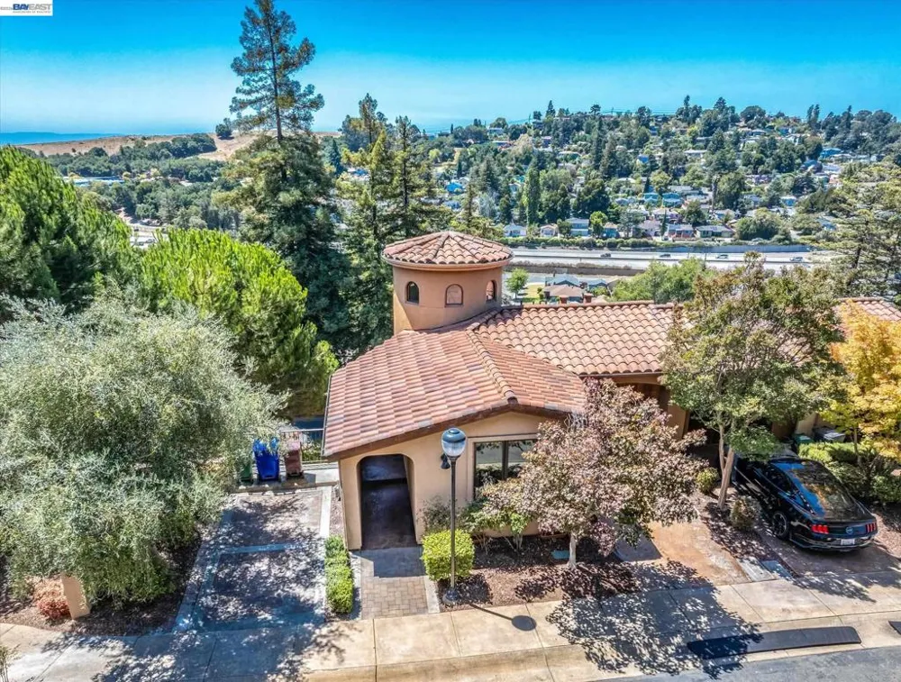 84 Siena Dr Oakland, CA 94605