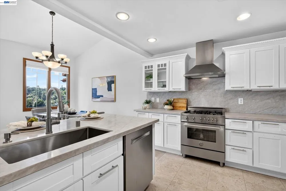 84 Siena Dr Oakland, CA 94605