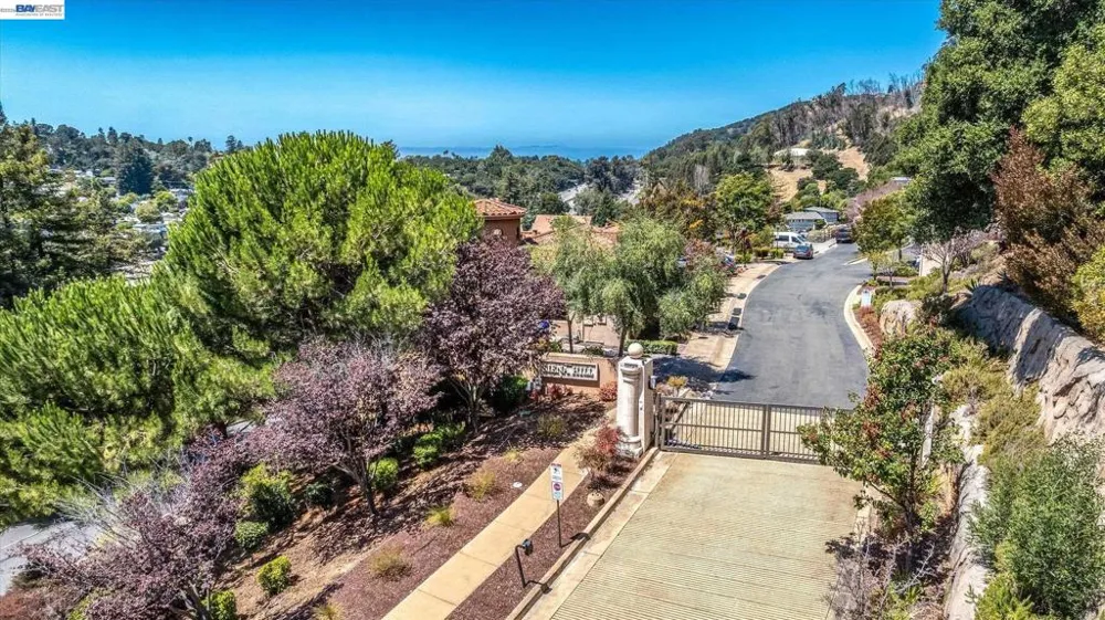 84 Siena Dr Oakland, CA 94605