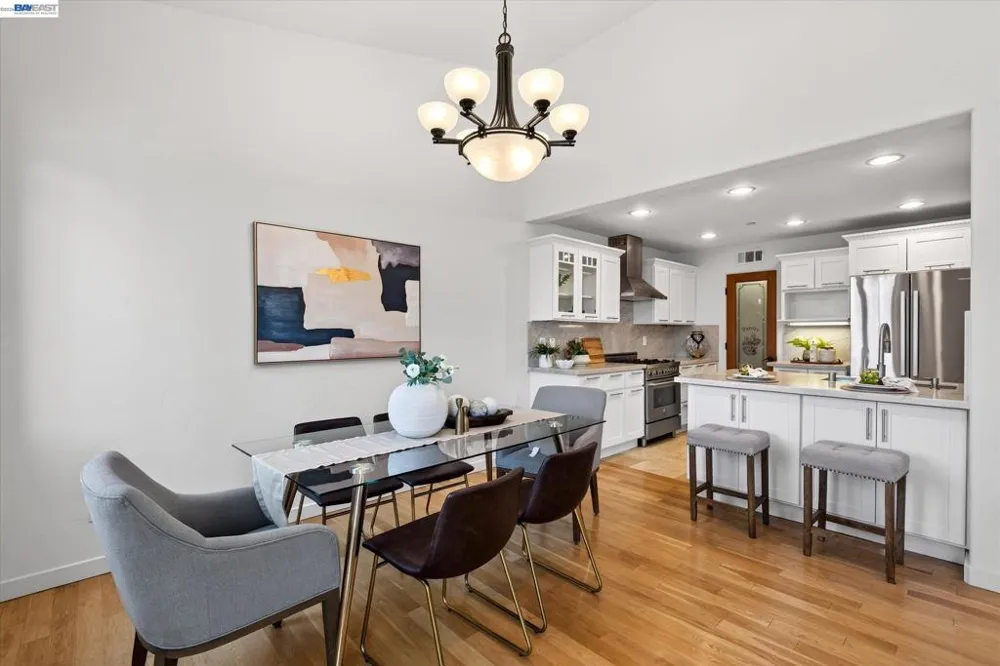 84 Siena Dr Oakland, CA 94605