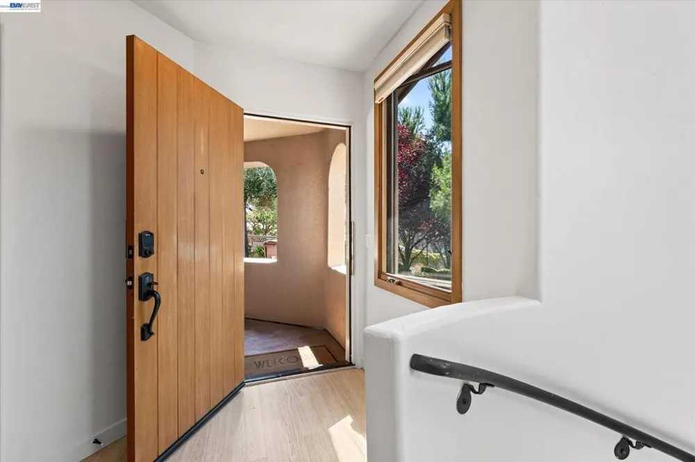 84 Siena Dr Oakland, CA 94605