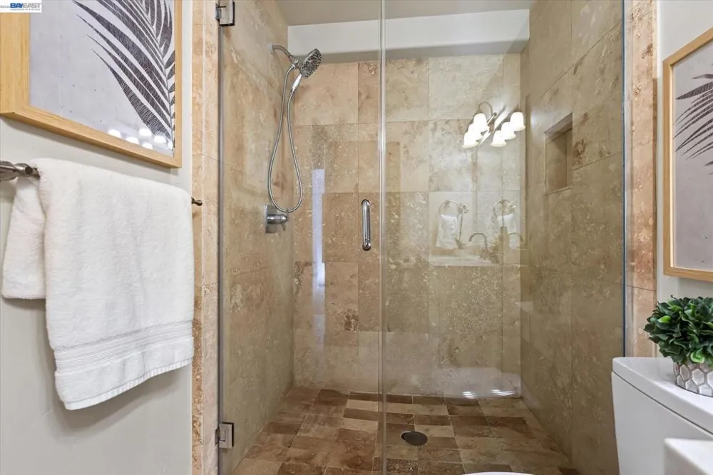 84 Siena Dr Oakland, CA 94605