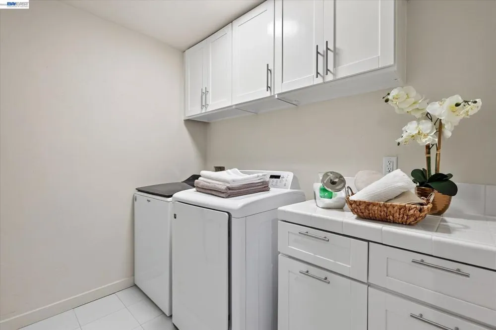 84 Siena Dr Oakland, CA 94605