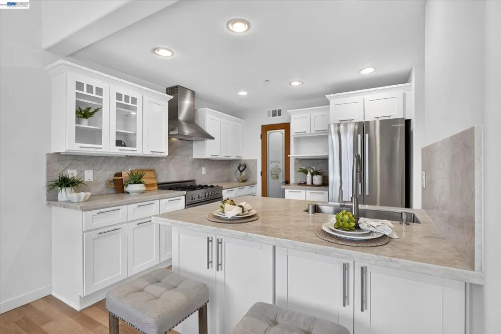 84 Siena Dr Oakland, CA 94605