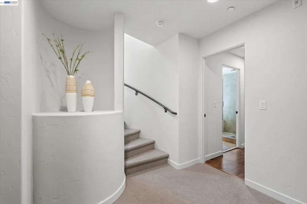 84 Siena Dr Oakland, CA 94605