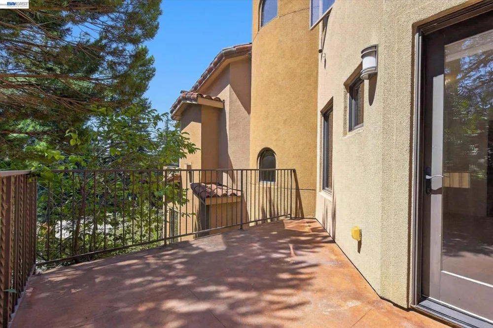 84 Siena Dr Oakland, CA 94605