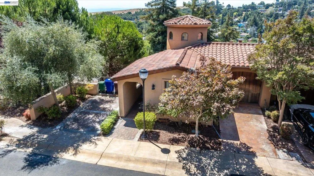 84 Siena Dr Oakland, CA 94605