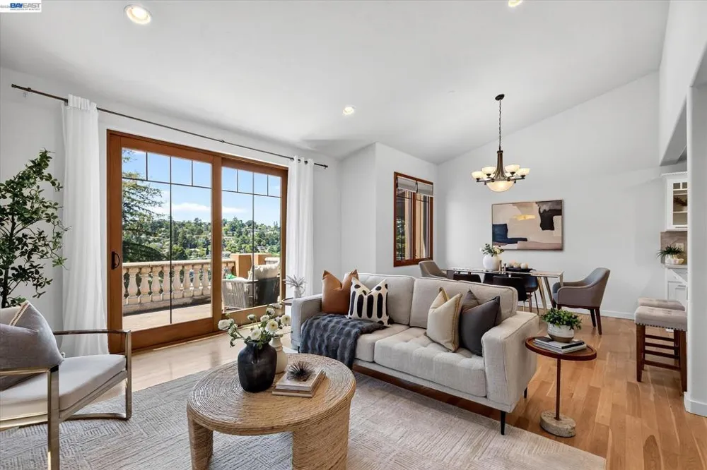 84 Siena Dr Oakland, CA 94605