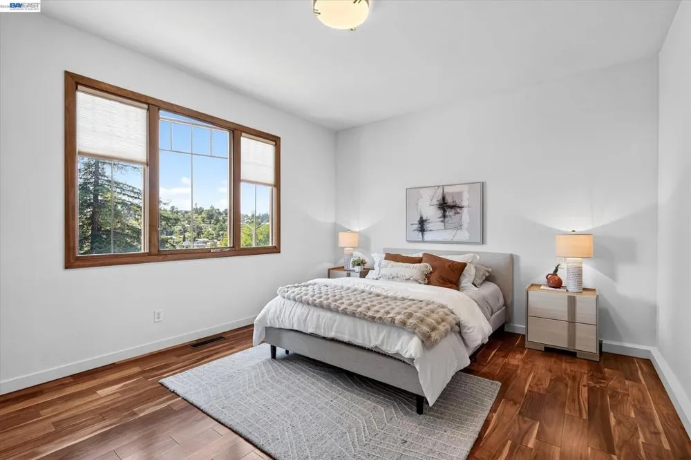 84 Siena Dr Oakland, CA 94605
