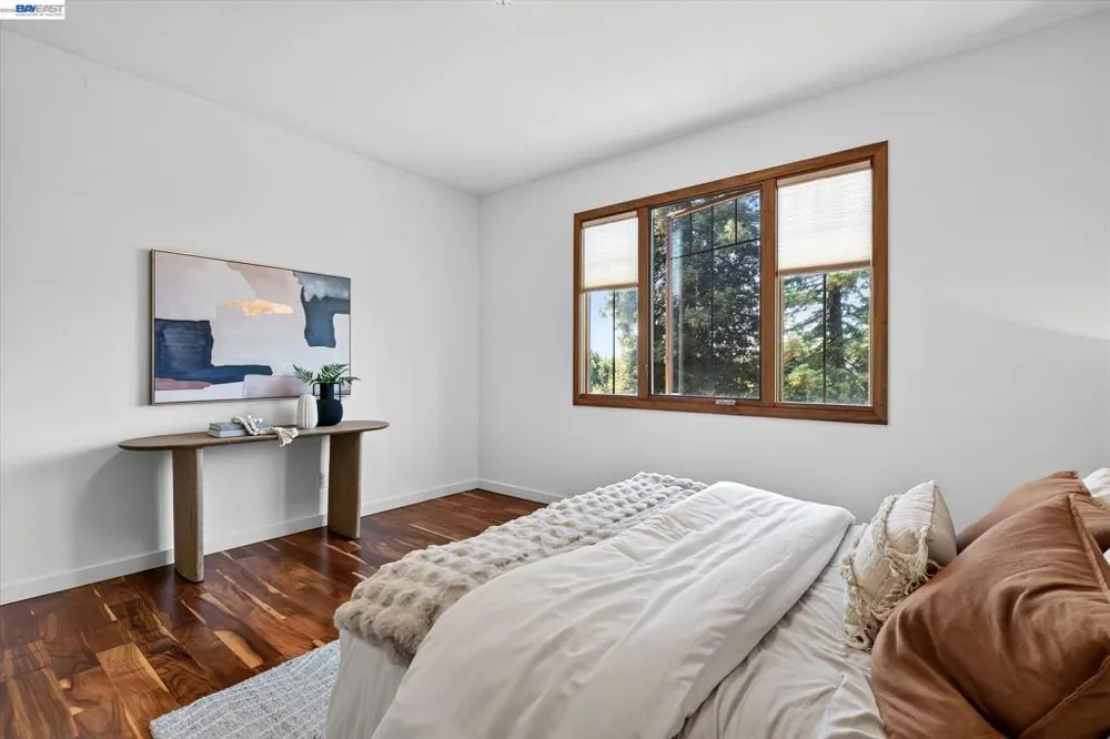 84 Siena Dr Oakland, CA 94605