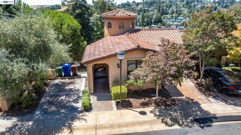 84 Siena Dr Oakland, CA 94605