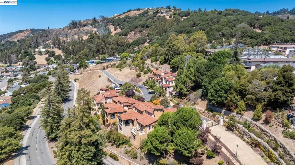 84 Siena Dr Oakland, CA 94605