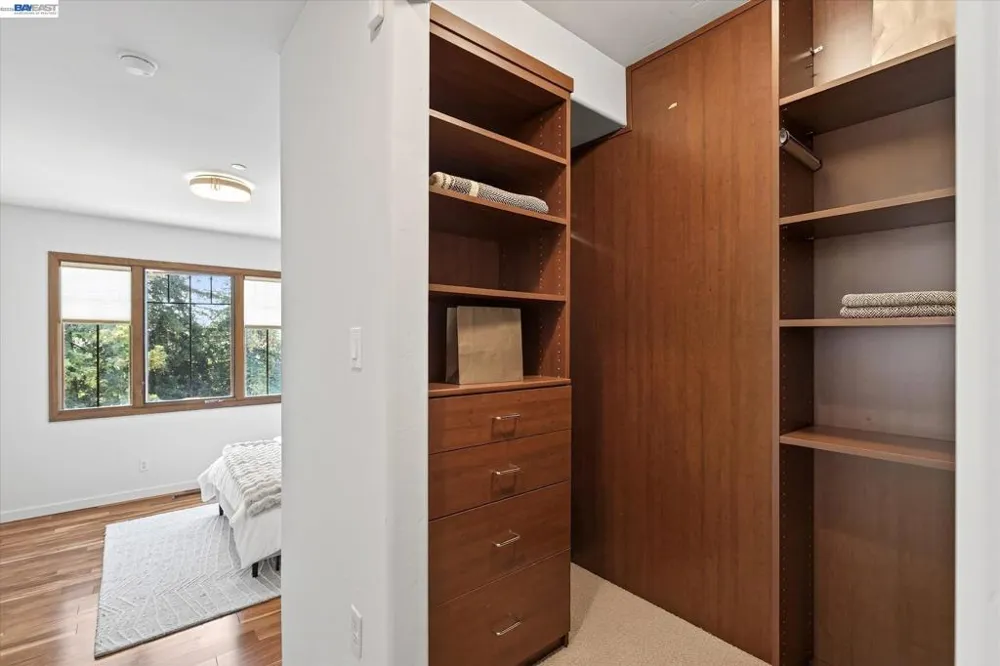 84 Siena Dr Oakland, CA 94605