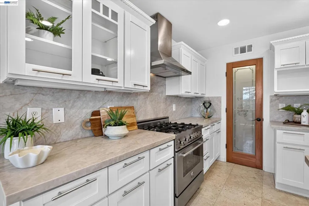 84 Siena Dr Oakland, CA 94605