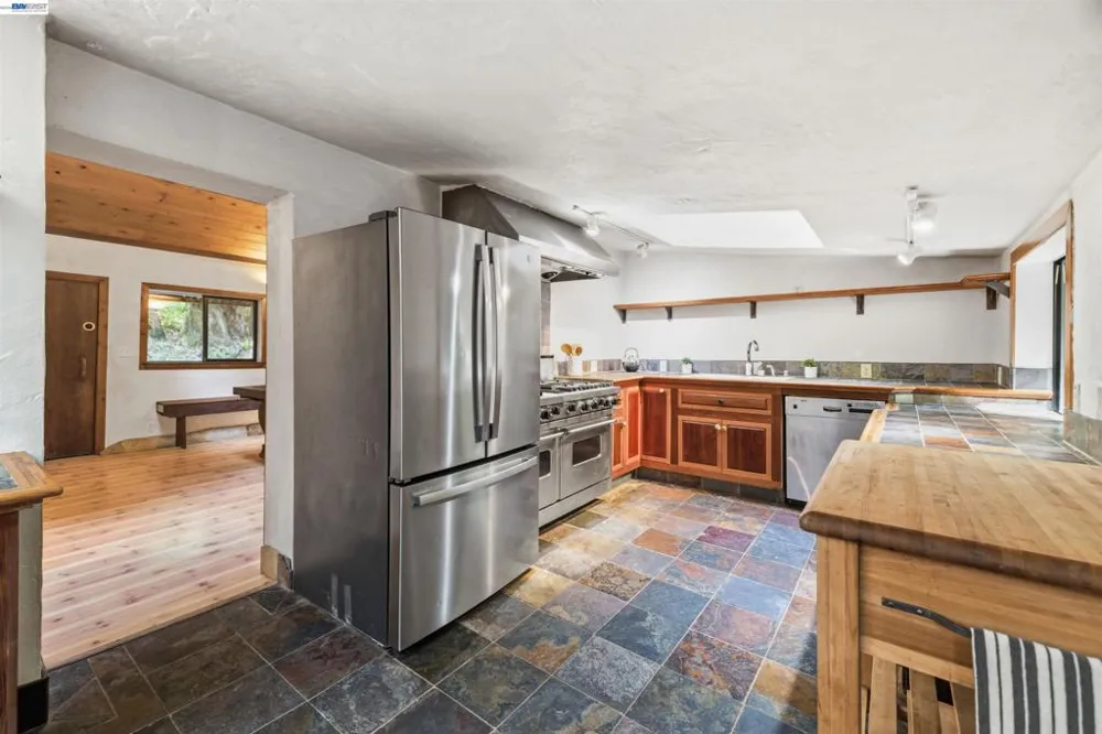 41 Back Road La Honda, CA 94020