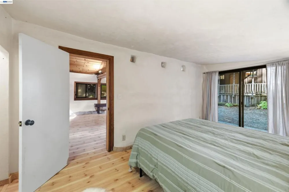 41 Back Road La Honda, CA 94020