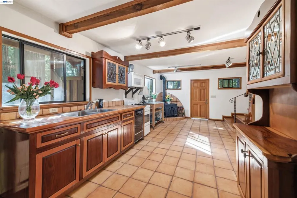 41 Back Road La Honda, CA 94020