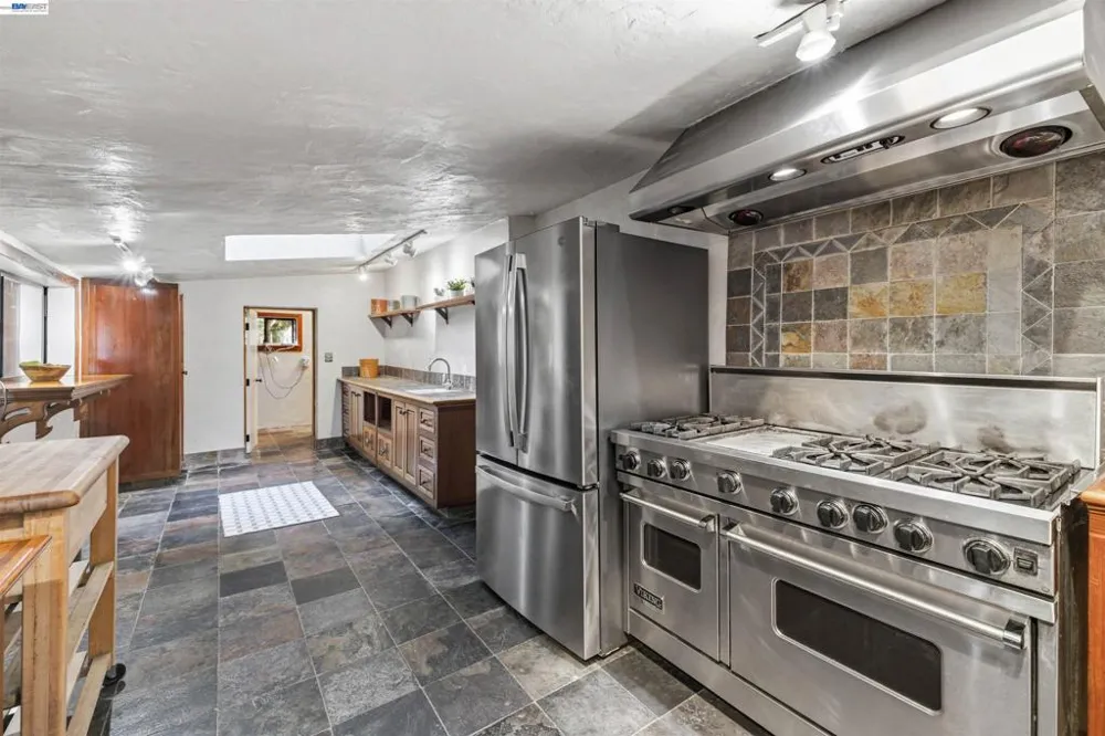 41 Back Road La Honda, CA 94020