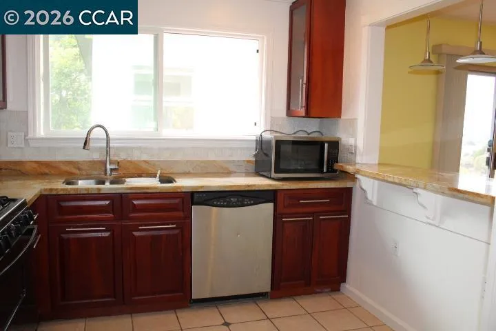 190 Iris Rd Hercules, CA 94547