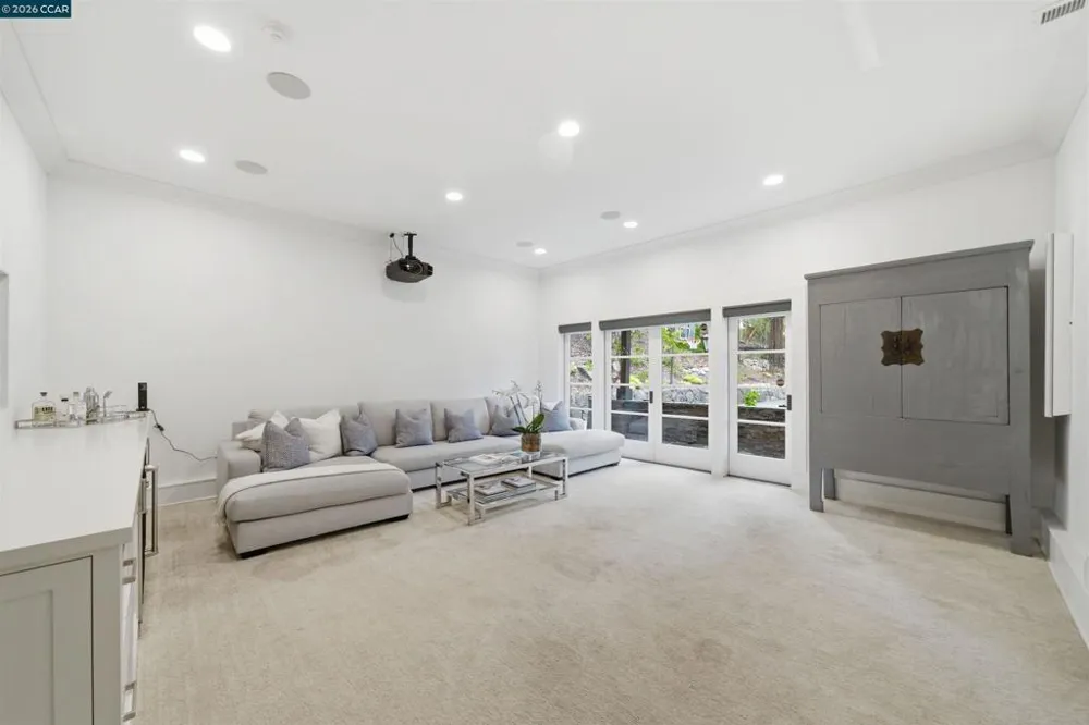 16 Valley View Ln Orinda, CA 94563