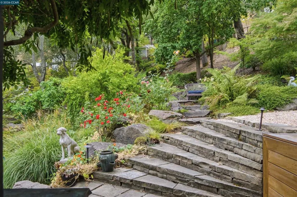 16 Valley View Ln Orinda, CA 94563