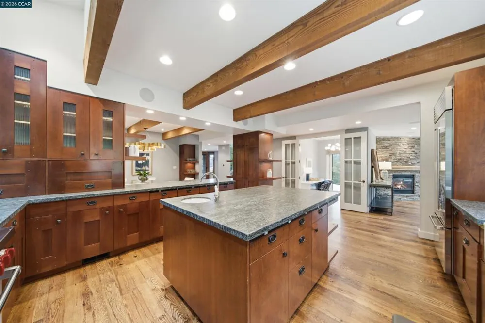 16 Valley View Ln Orinda, CA 94563