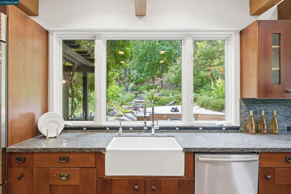 16 Valley View Ln Orinda, CA 94563
