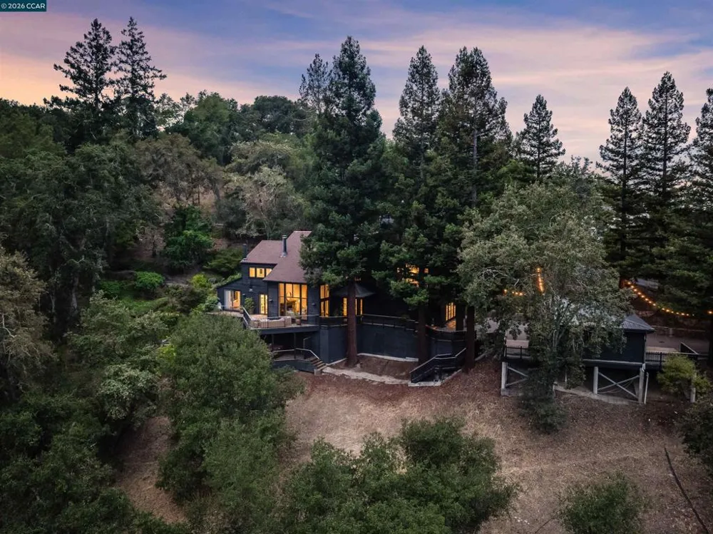 16 Valley View Ln Orinda, CA 94563