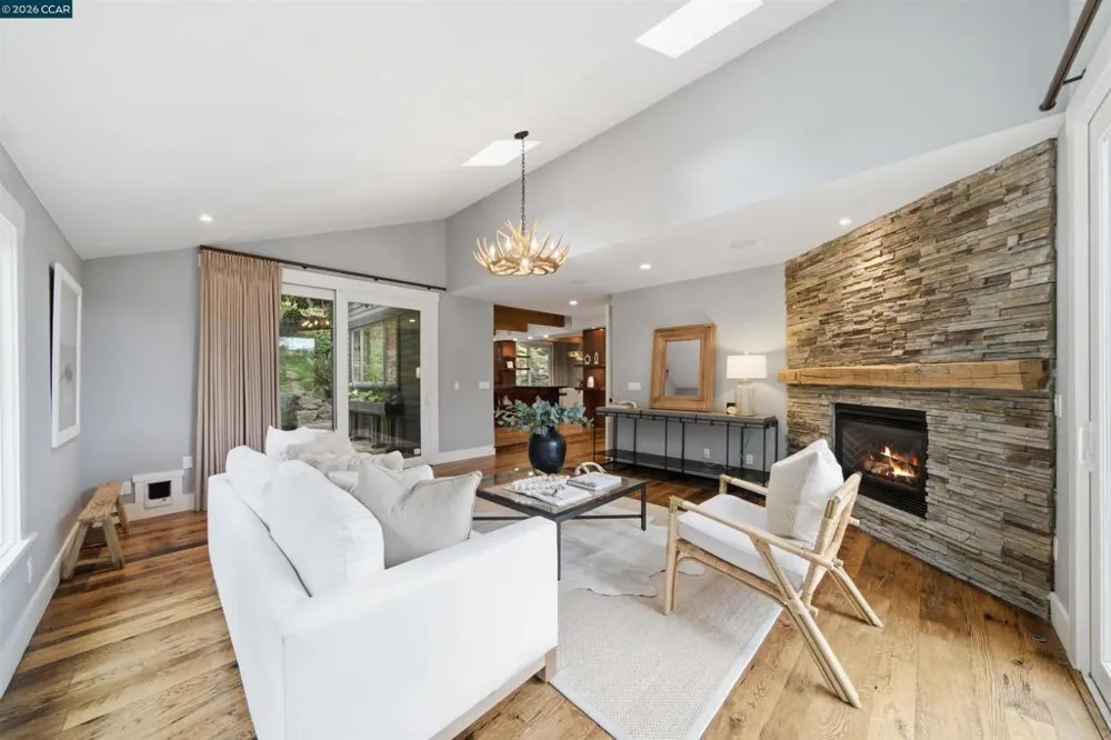16 Valley View Ln Orinda, CA 94563