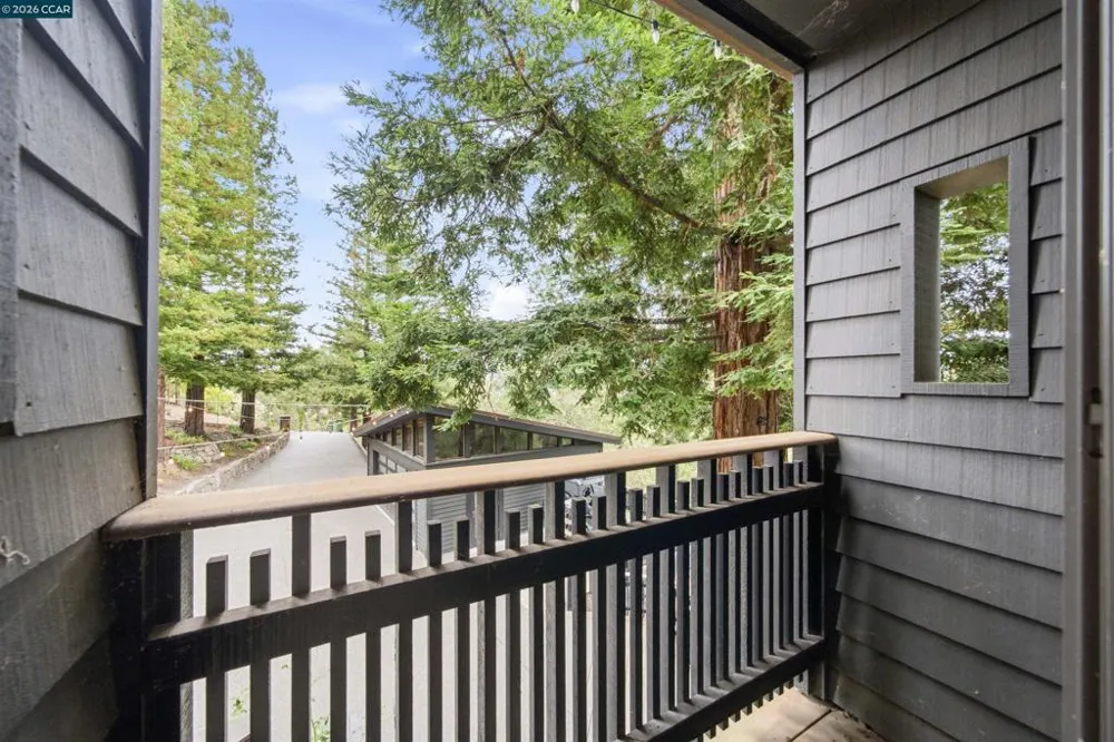 16 Valley View Ln Orinda, CA 94563