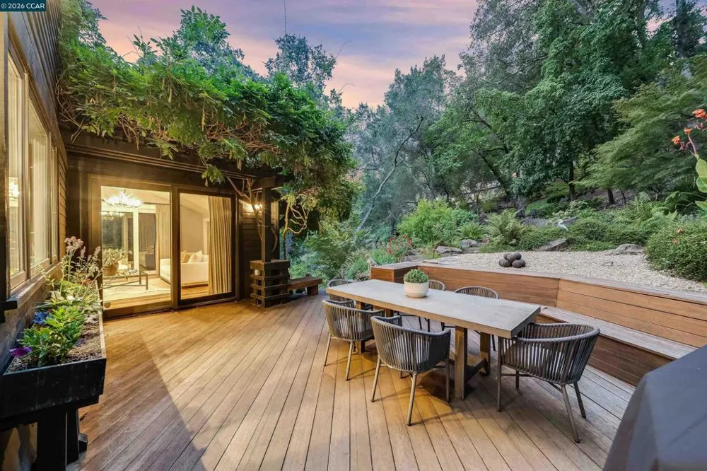 16 Valley View Ln Orinda, CA 94563