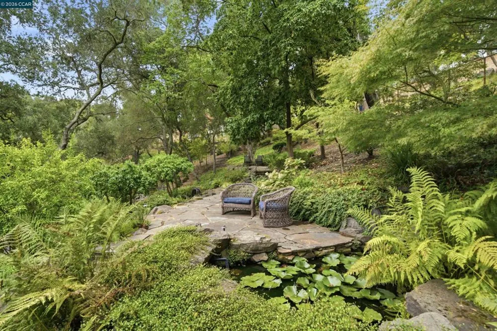 16 Valley View Ln Orinda, CA 94563