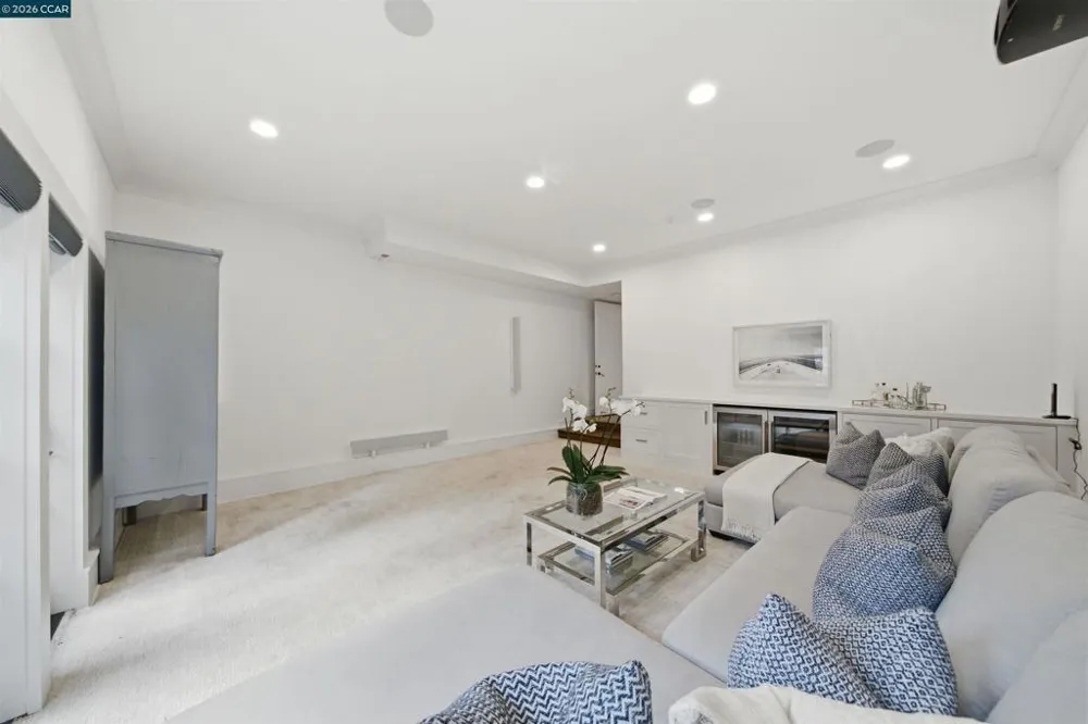 16 Valley View Ln Orinda, CA 94563