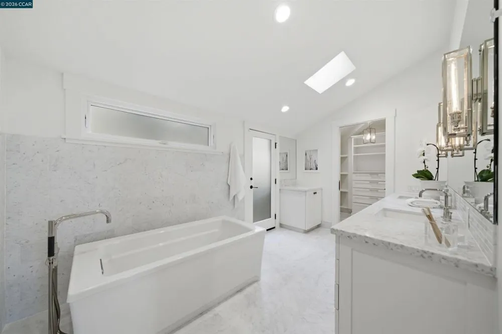 16 Valley View Ln Orinda, CA 94563