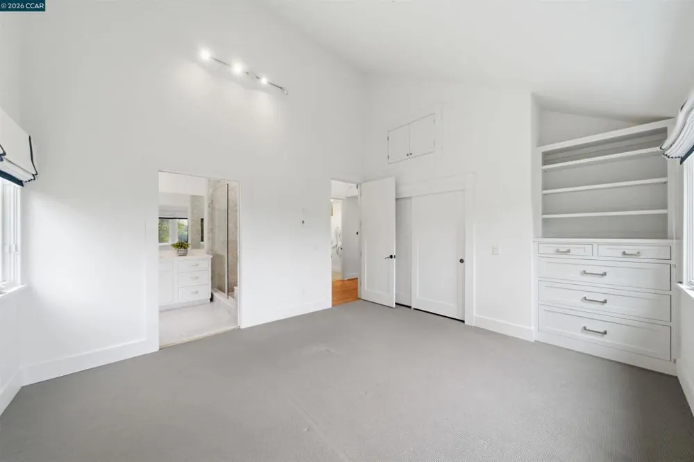 16 Valley View Ln Orinda, CA 94563