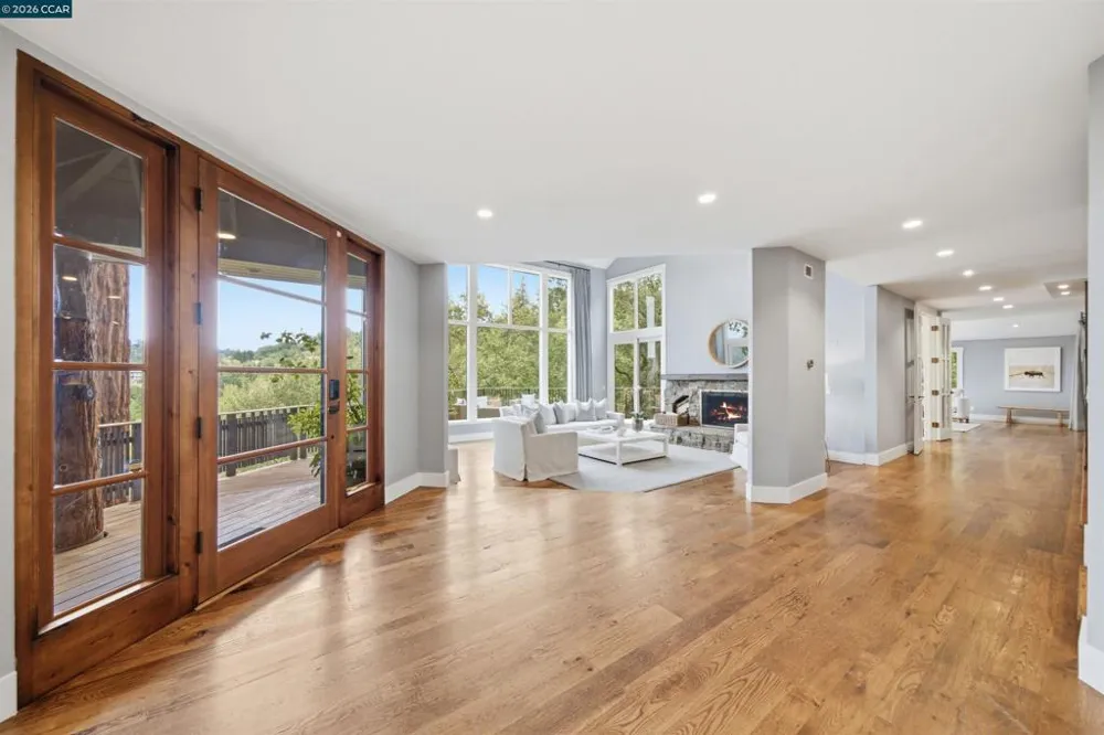 16 Valley View Ln Orinda, CA 94563