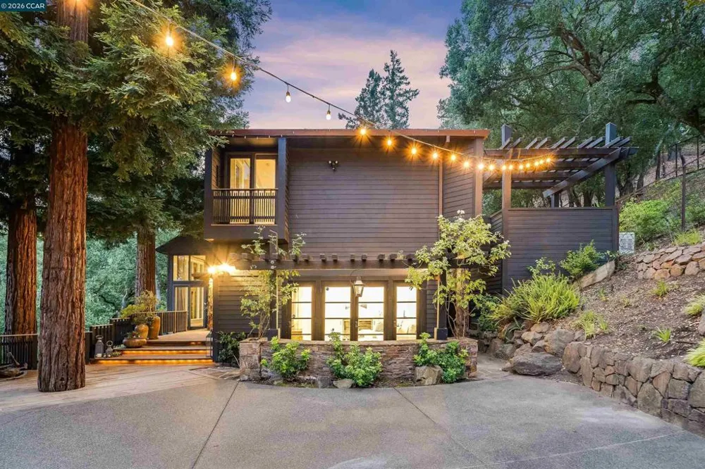 16 Valley View Ln Orinda, CA 94563