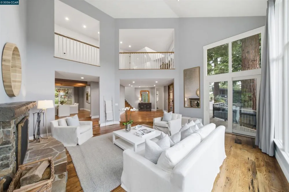 16 Valley View Ln Orinda, CA 94563