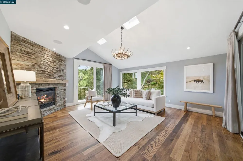 16 Valley View Ln Orinda, CA 94563